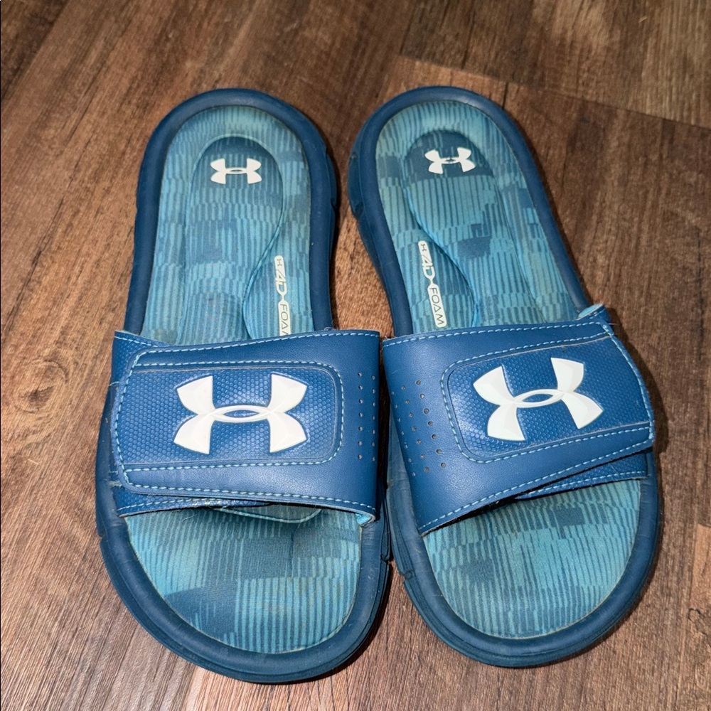 Under Armour Kids 4D Foam Slides Blue size 5Y EUC